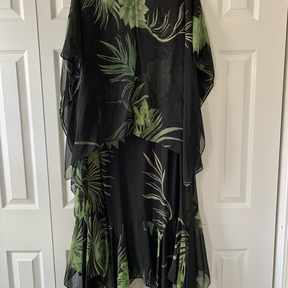 Beautiful Dress - Picture 2 of 5